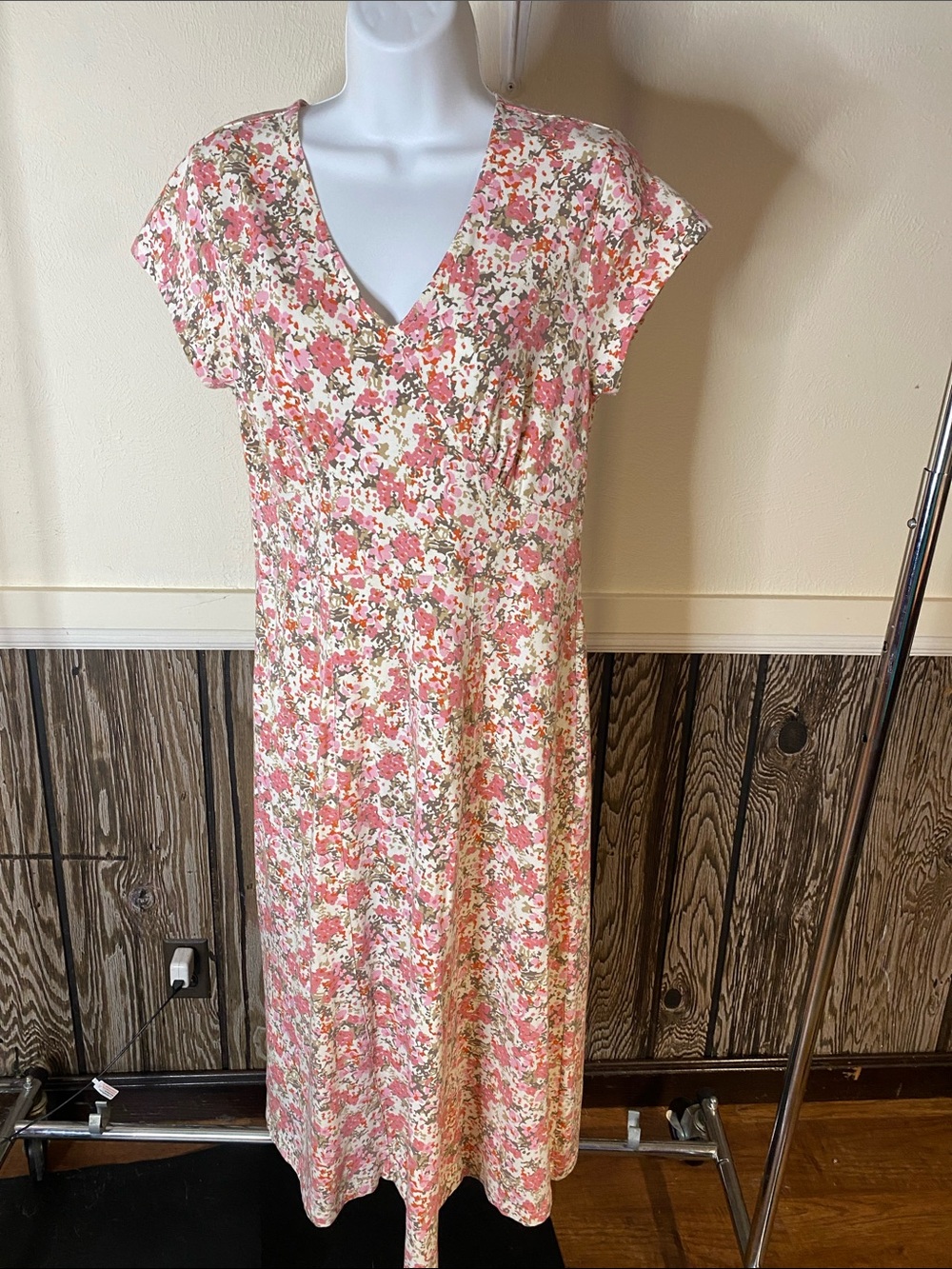 sahalie Pink Floral V-Neck Short Sleeve Midi Dress